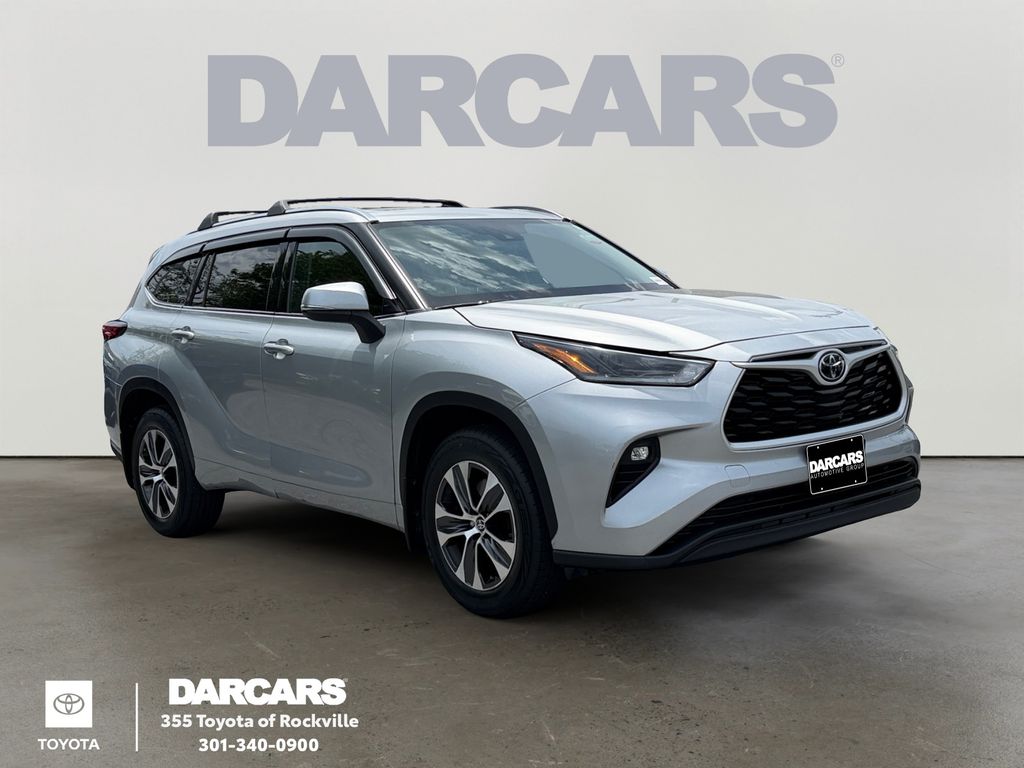Celestial Silver Metallic 2021 Toyota Highlander XLE AWD SUV / Crossover All-Wheel Drive 8-Speed Automatic