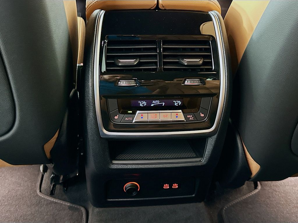 Thumbnail: 2026 BMW X7 - 18