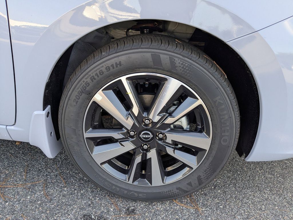 New 2025 Nissan Versa Sedan