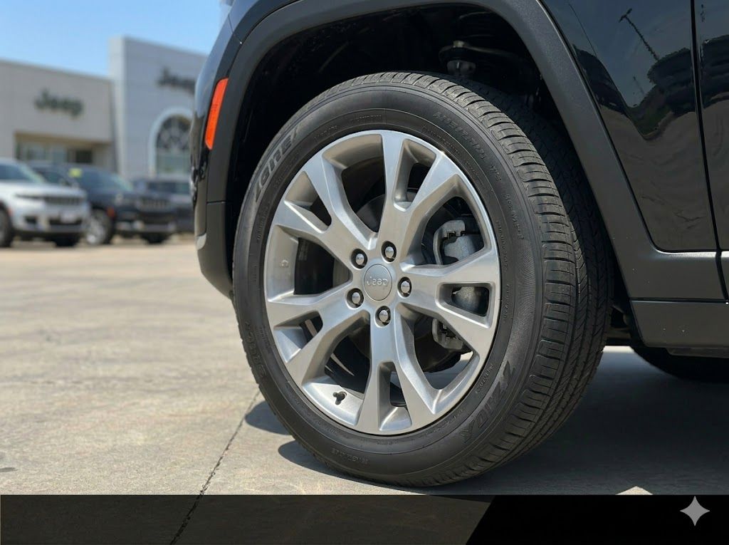 Used 2023 Jeep Grand Cherokee L Limited with VIN 1C4RJKBG5P8834626 for sale in Kansas City