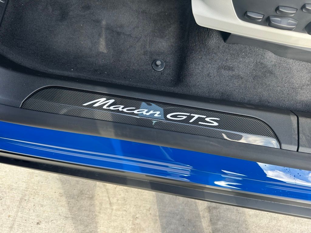 Thumbnail: 2026 Porsche Macan - 23