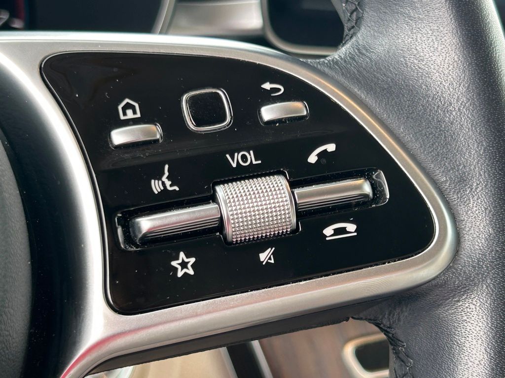 Used 2022  Mercedes-Benz GLC 300 image 21