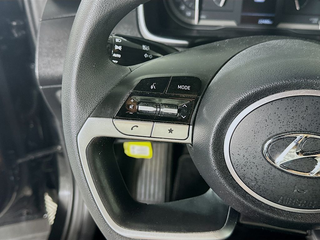 Used 2022 Black Hyundai SEL image 24