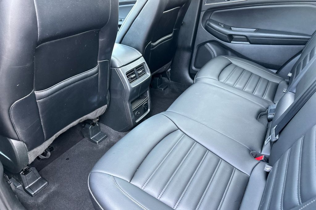 2022 Ford Edge SEL photo