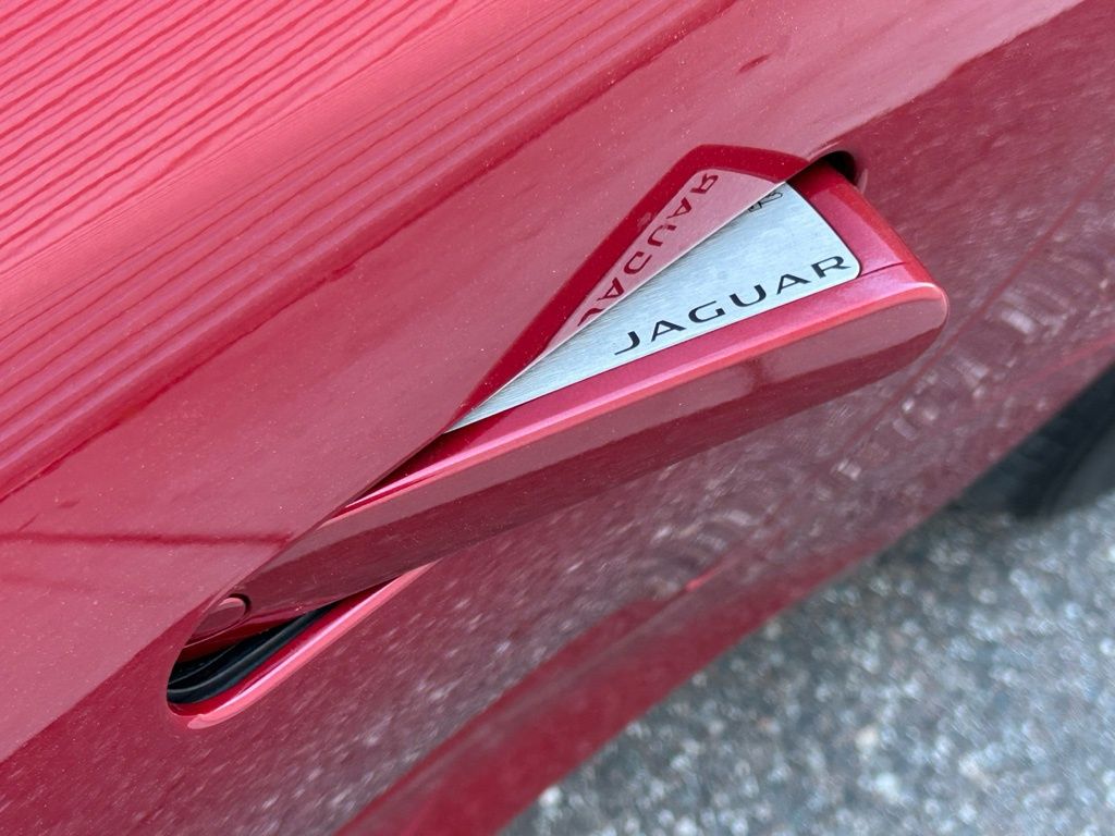 Used 2014  Jaguar S image 46