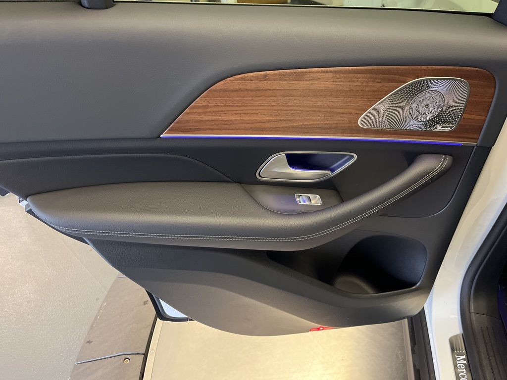 Thumbnail: 2025 Mercedes-Benz GLE - 24