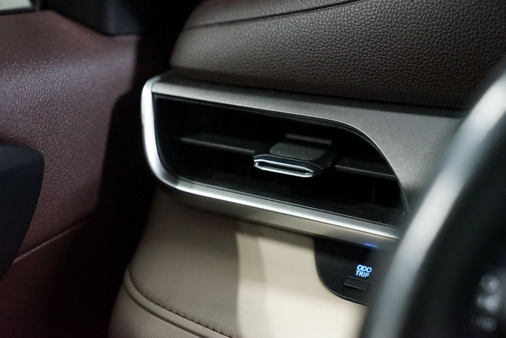 Thumbnail: 2020 Toyota Highlander - 25