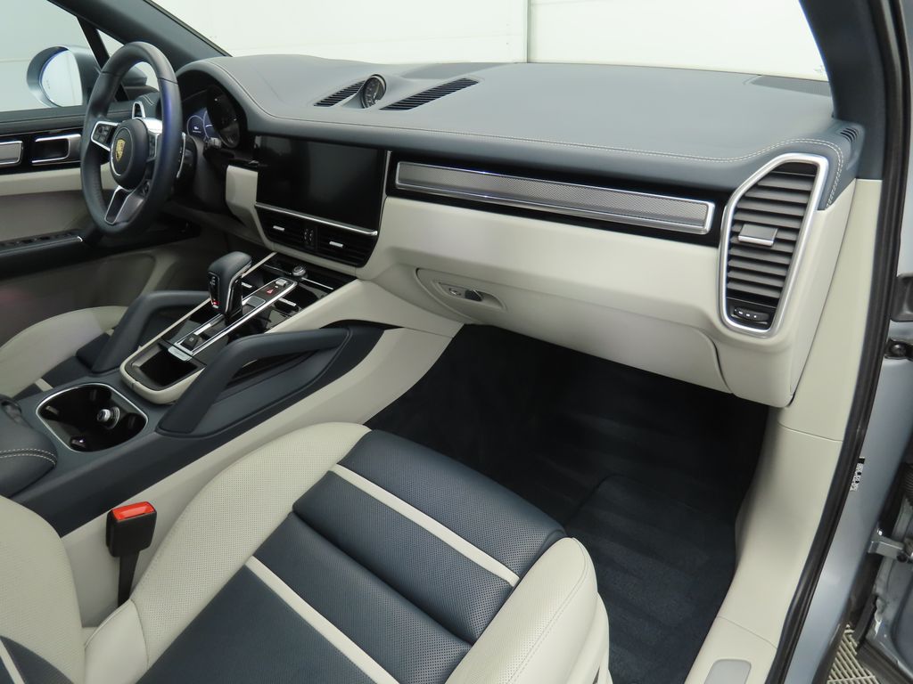 Thumbnail: 2020 Porsche Cayenne - 21