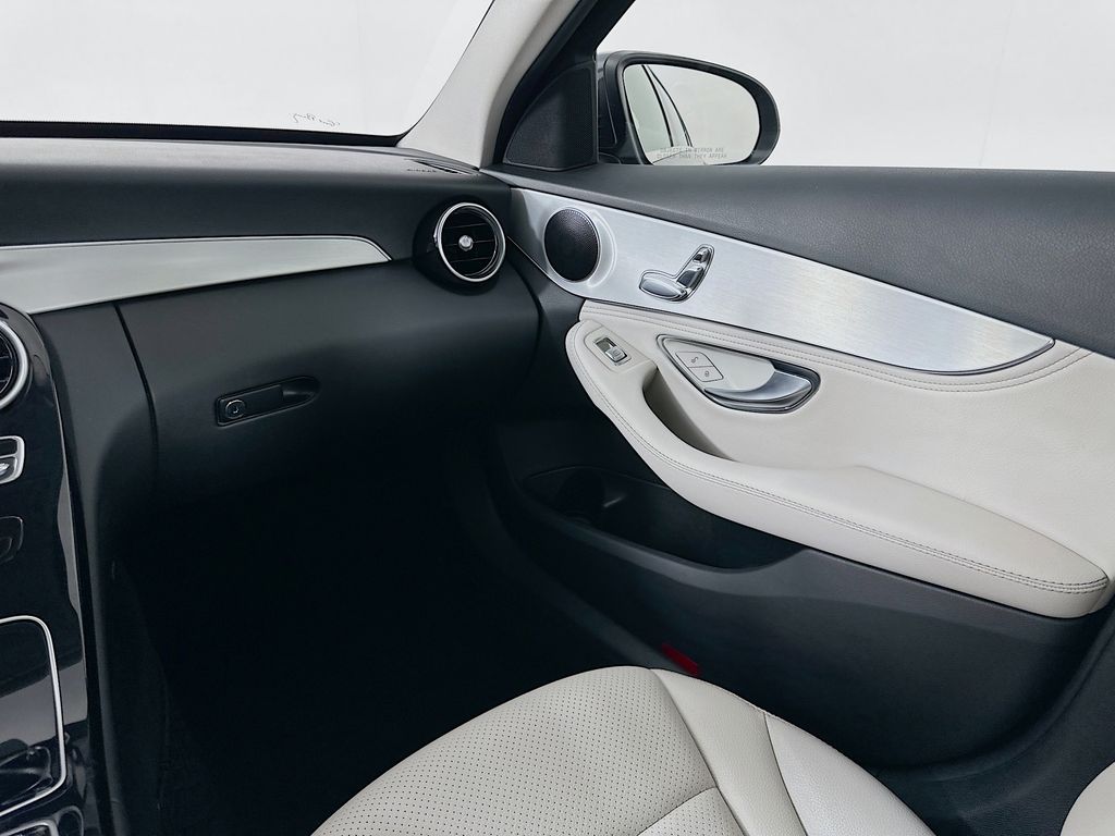 Thumbnail: 2015 Mercedes-Benz C-Class - 22