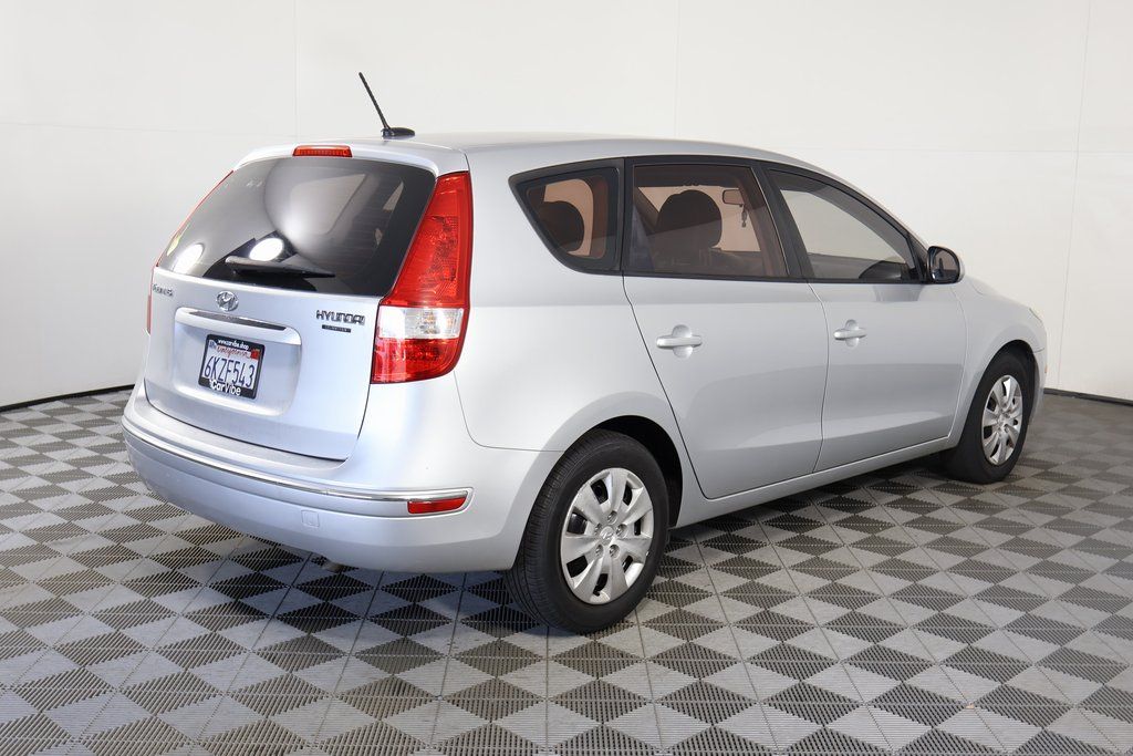 Thumbnail: 2010 Hyundai Elantra - 3