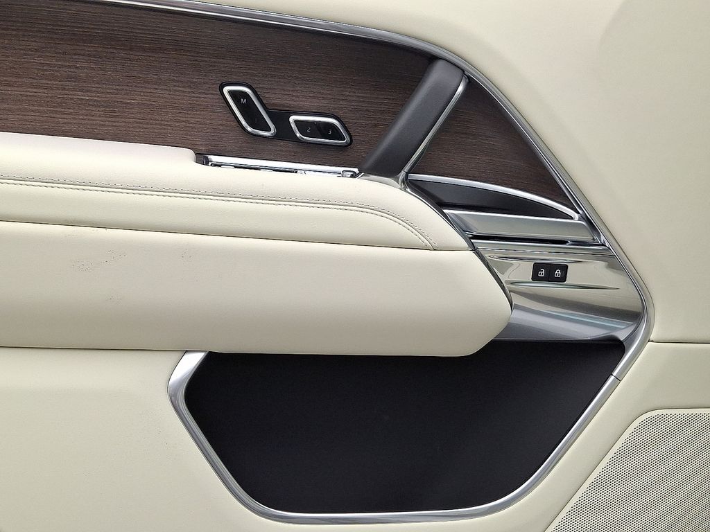 Thumbnail: 2026 Land Rover Range Rover - 10