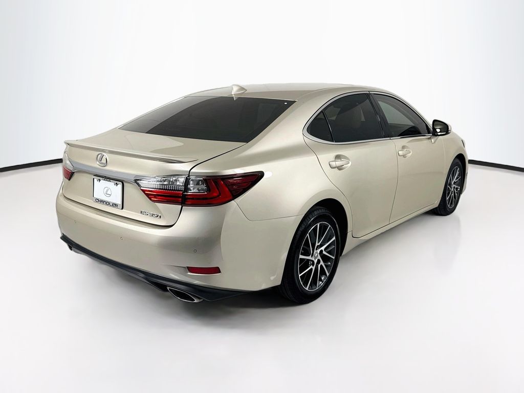 Thumbnail: 2016 Lexus ES - 5