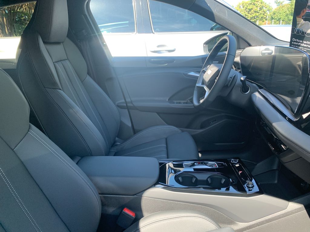 Thumbnail: 2027 Audi Q6 e-tron - 4