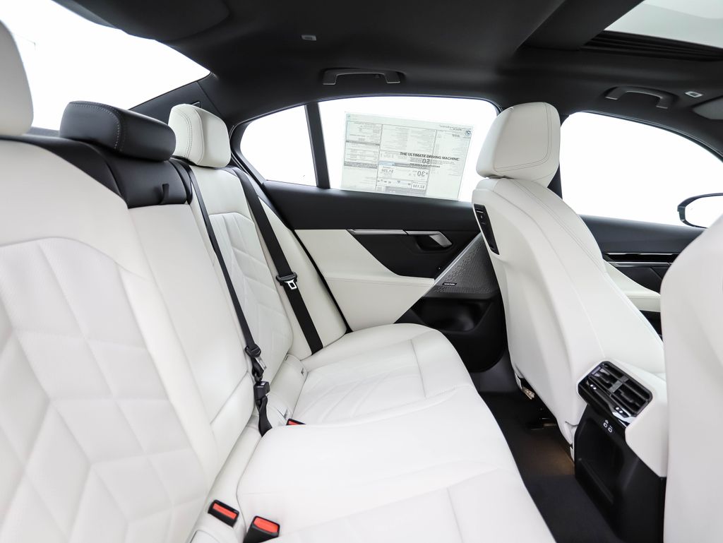 Thumbnail: 2025 BMW 5 Series - 24