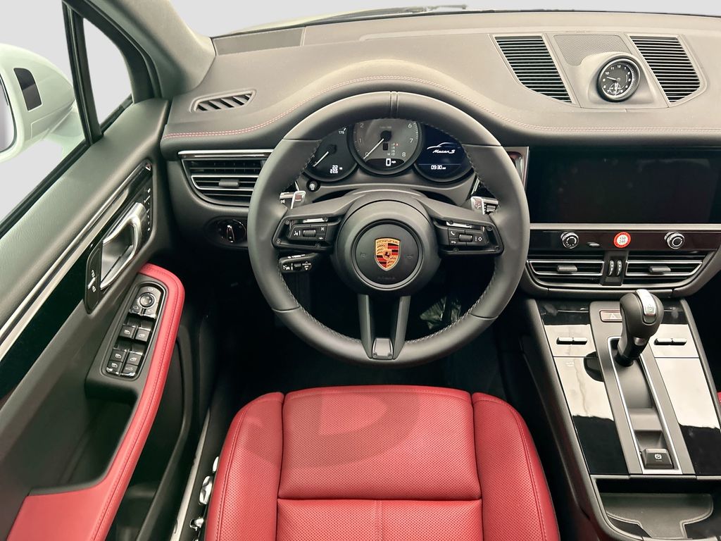 Thumbnail: 2026 Porsche Macan - 12