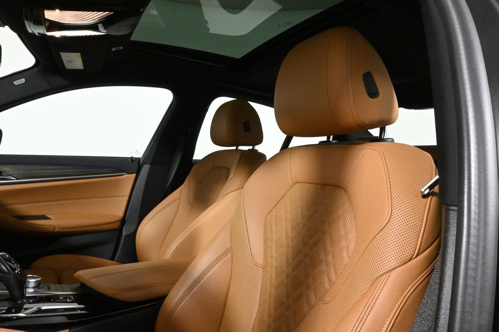 Thumbnail: 2022 BMW 5 Series - 4