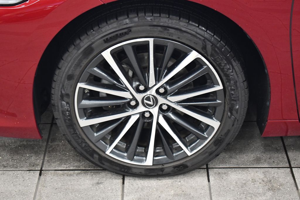 Thumbnail: 2022 Lexus ES - 12