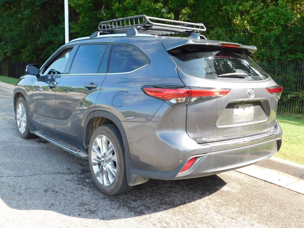 Thumbnail: 2021 Toyota Highlander - 3