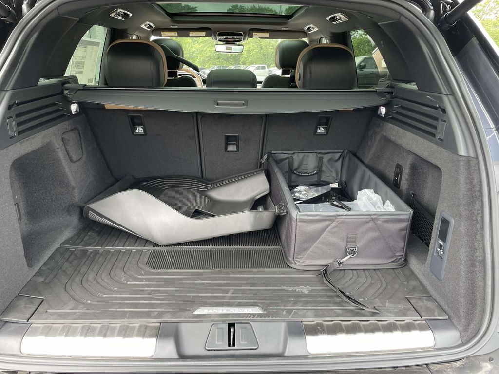 New 2026 Blue Land Rover Dynamic SE image 17