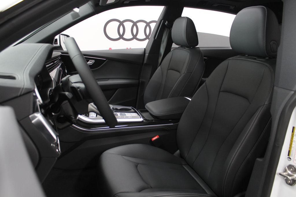 Thumbnail: 2026 Audi Q8 - 12