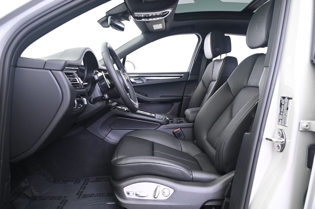 Thumbnail: 2026 Porsche Macan - 29