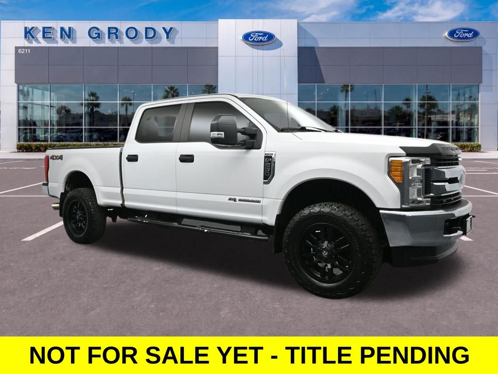 Oxford White 2017 Ford F-250 Super Duty XL Crew Cab 4WD Pickup Truck Four-Wheel Drive 6-Speed Automatic