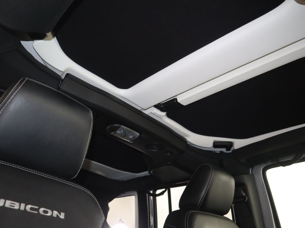 Thumbnail: 2015 Jeep Wrangler - 19