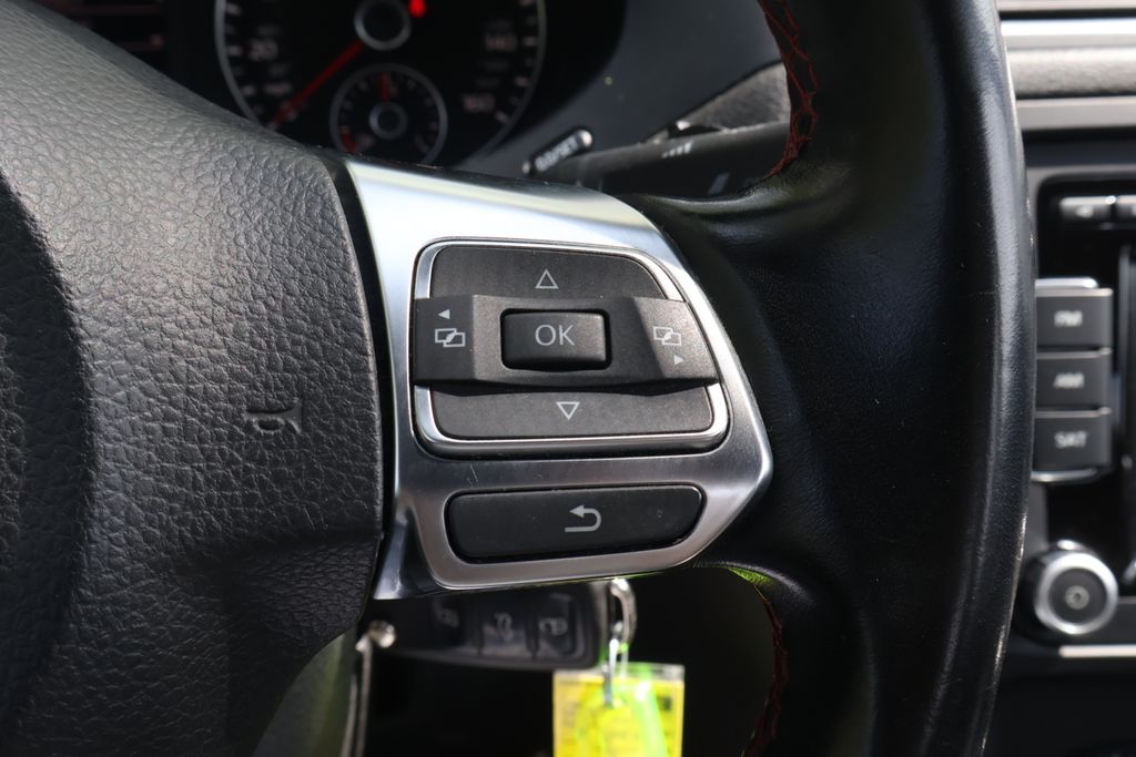 Thumbnail: 2013 Volkswagen Jetta - 28