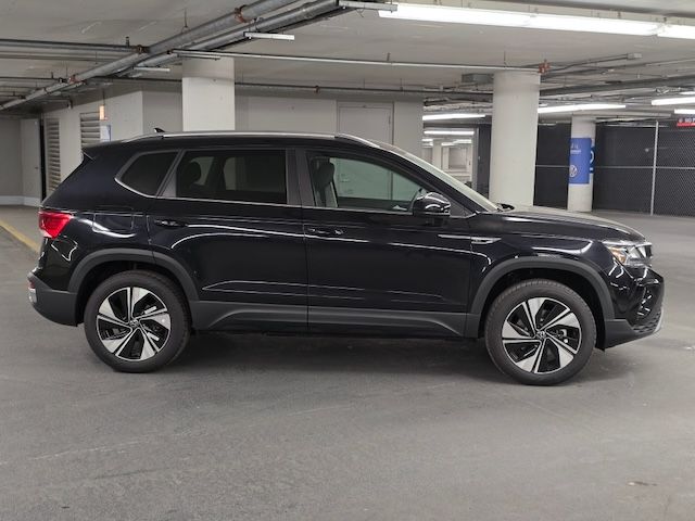 2024 Volkswagen Taos 1.5T SE 8