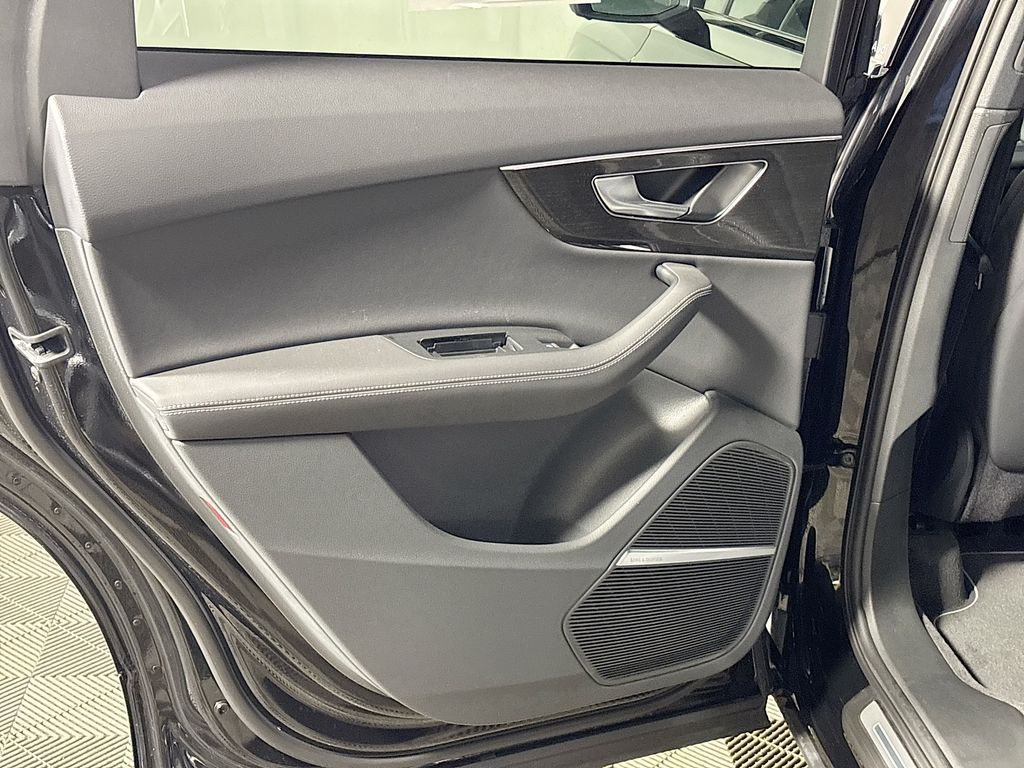 2025 Audi Q7 45 Premium Plus