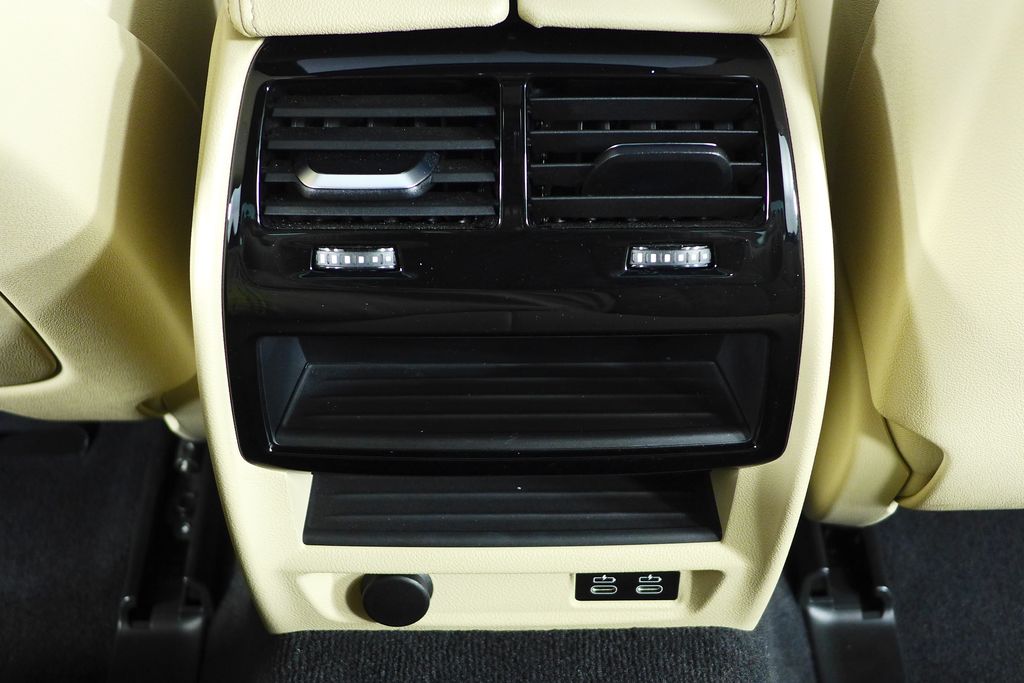 Thumbnail: 2022 BMW 5 Series - 24