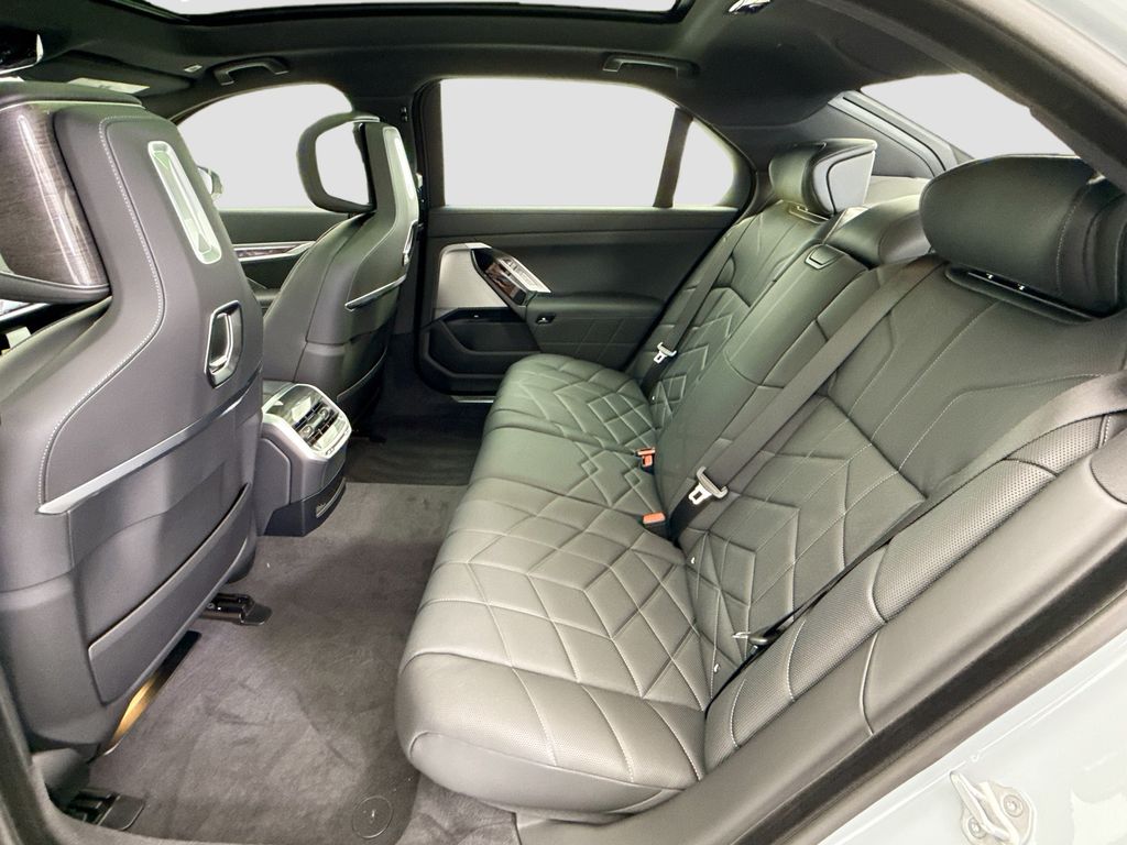 Thumbnail: 2026 BMW i7 - 20