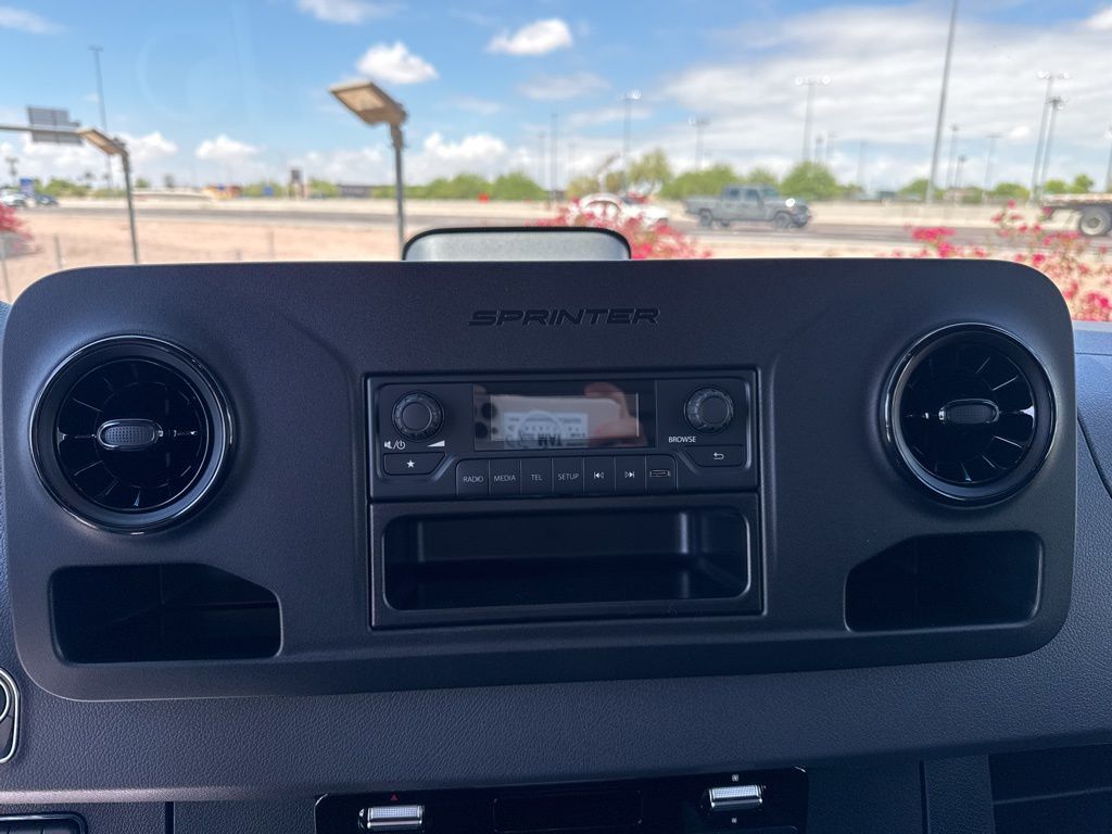 2025 Mercedes-Benz Sprinter 2500 14