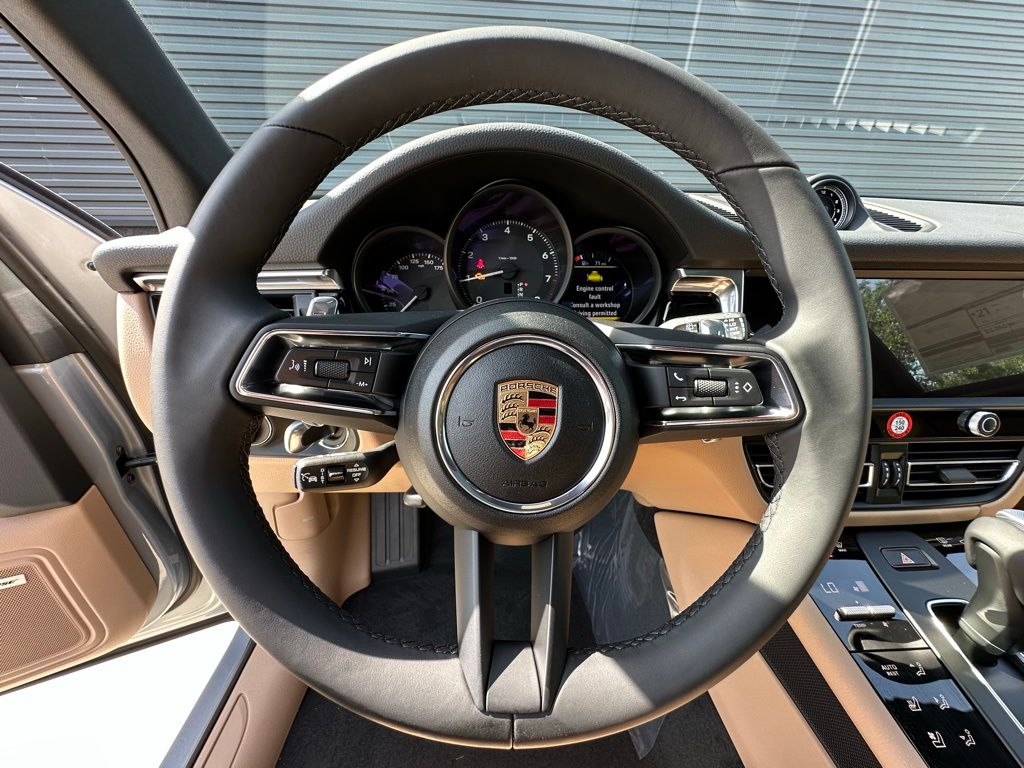Thumbnail: 2025 Porsche Macan - 18