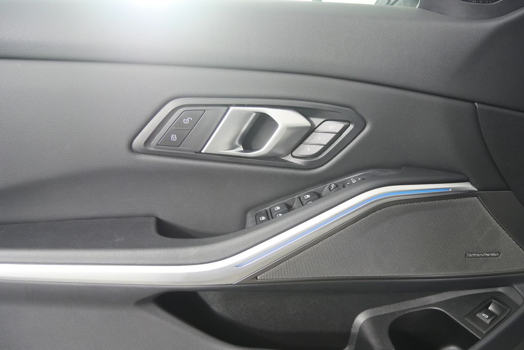 Thumbnail: 2025 BMW 3 Series - 8