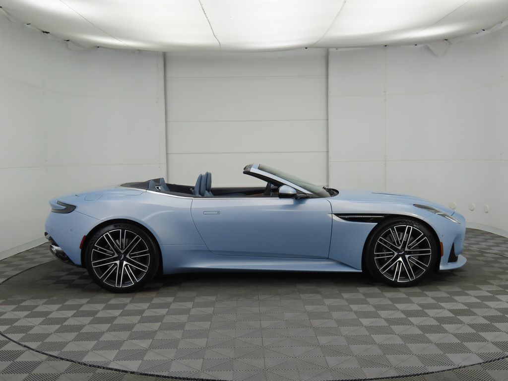 2025 Aston Martin DB12  4