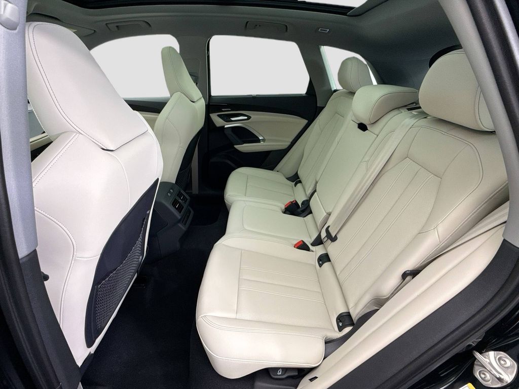 Thumbnail: 2025 Audi Q5 - 20