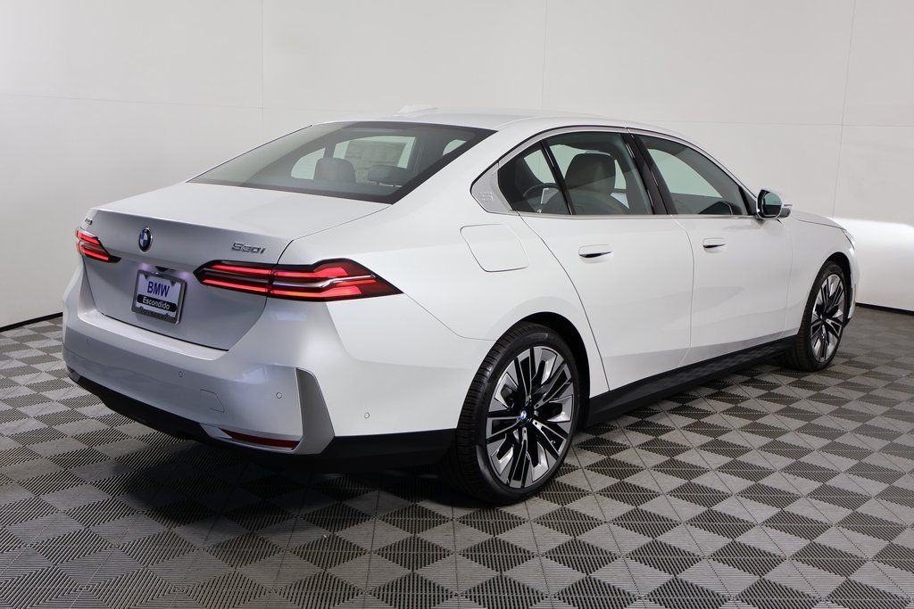 Thumbnail: 2026 BMW 5 Series - 2