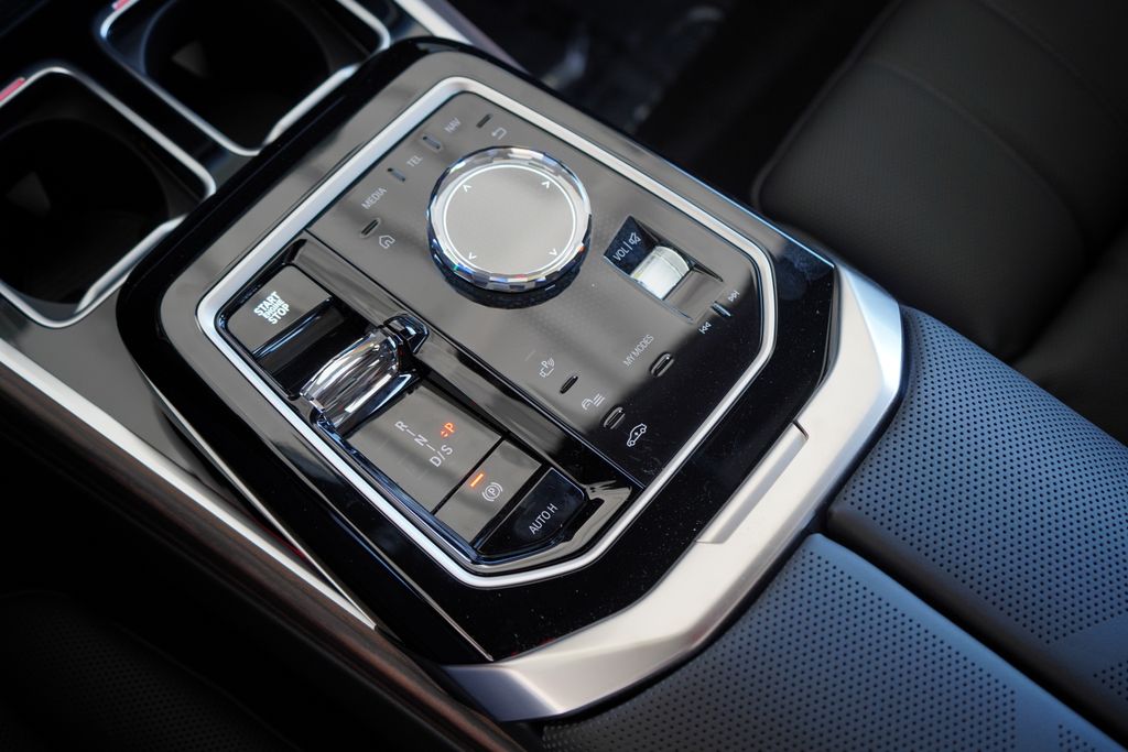 Thumbnail: 2025 BMW 7 Series - 19