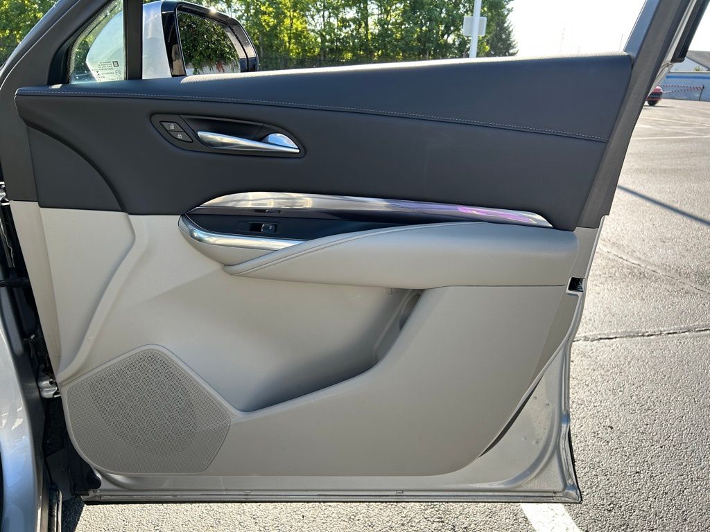 Thumbnail: 2021 Cadillac XT4 - 25