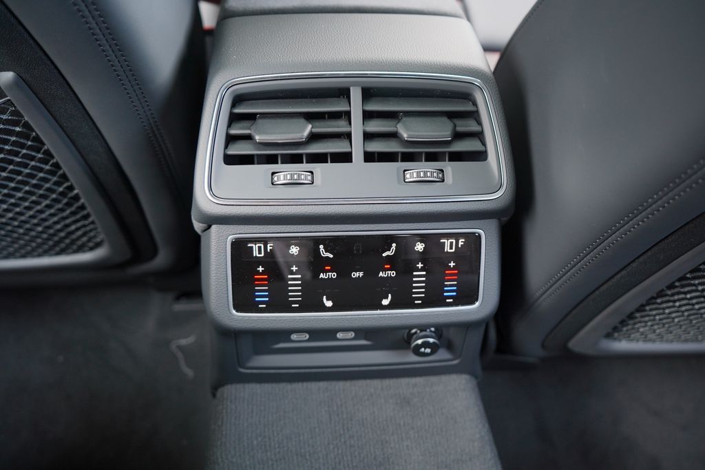 Thumbnail: 2025 Audi RS 7 - 25