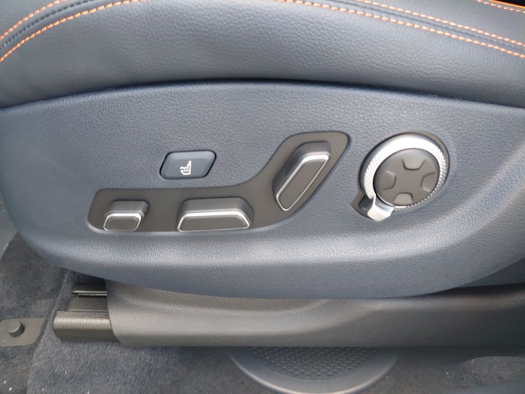 Thumbnail: 2026 Genesis GV70 - 19