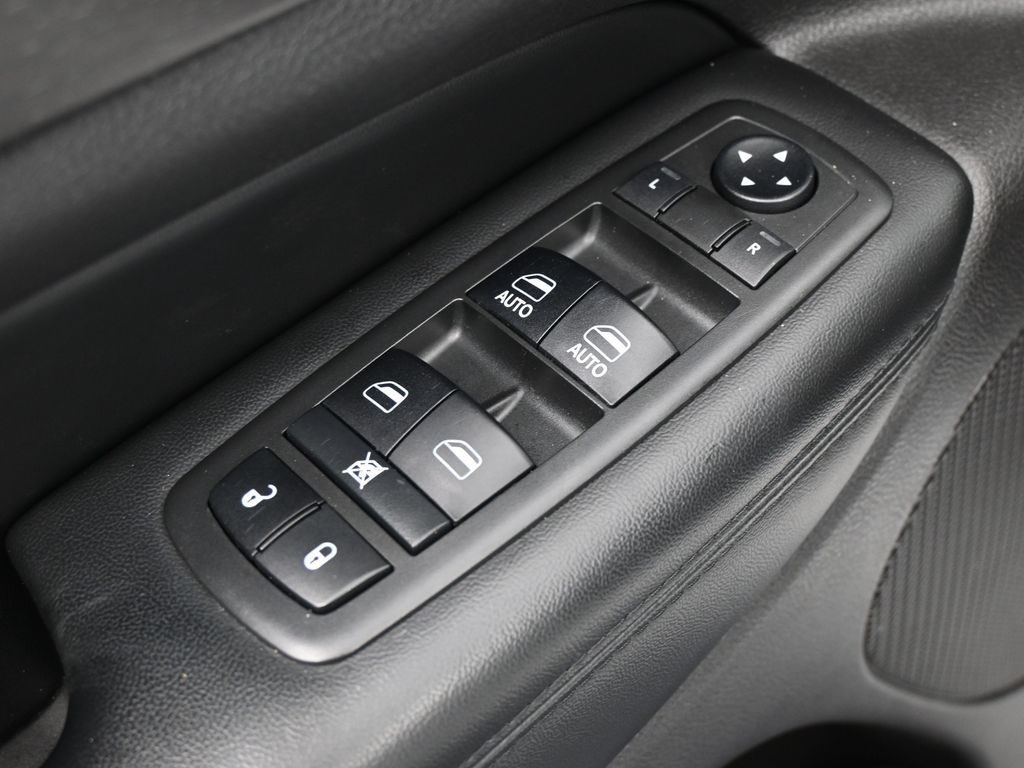 Used 2018 Bright White Clearcoat Jeep Altitude image 14