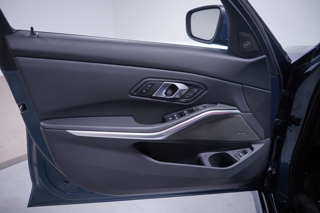 Thumbnail: 2025 BMW 3 Series - 16