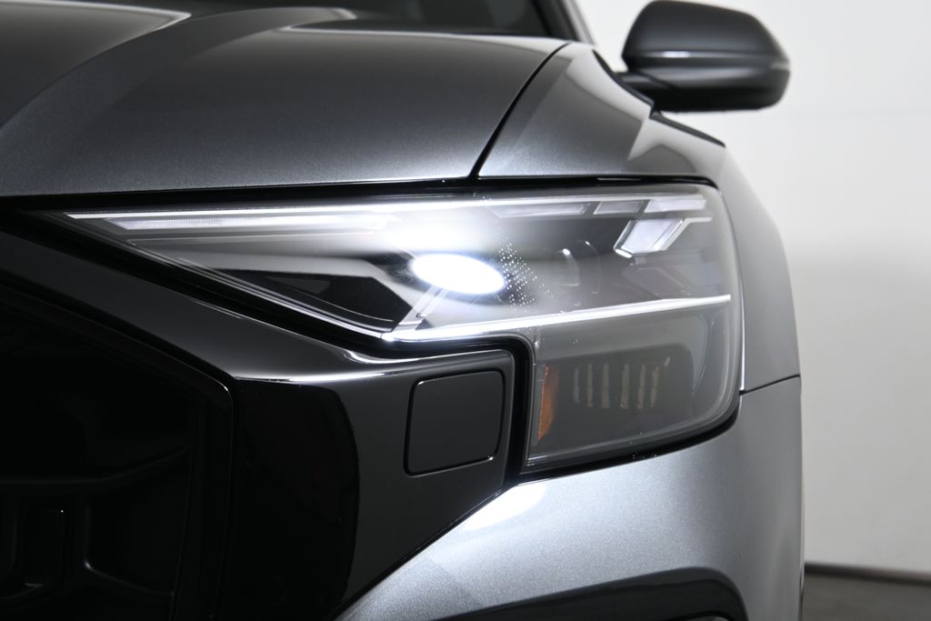 Thumbnail: 2026 Audi Q8 - 10