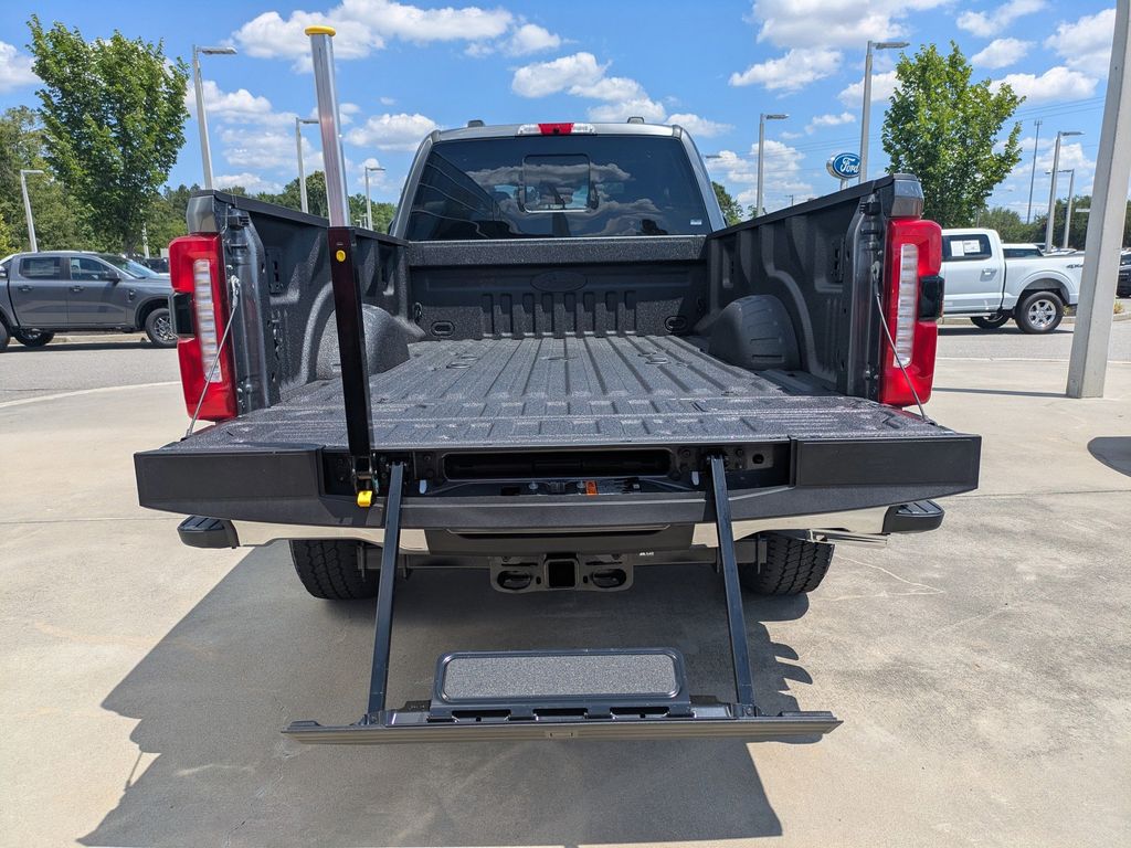2026 Ford F-350 Super Duty LARIAT