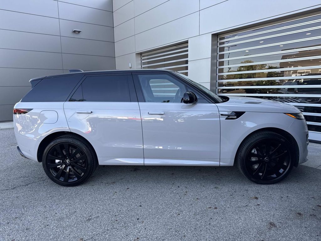 Certified Used 2025 Gray Land Rover Dynamic SE image 9
