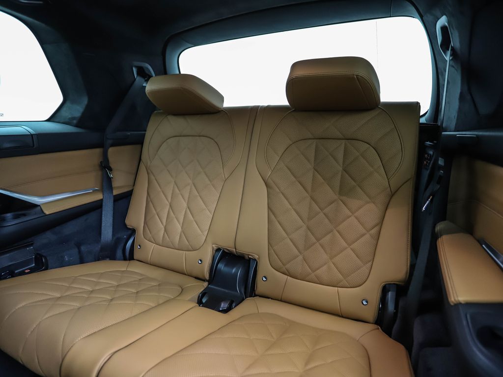 Thumbnail: 2026 BMW X7 - 24