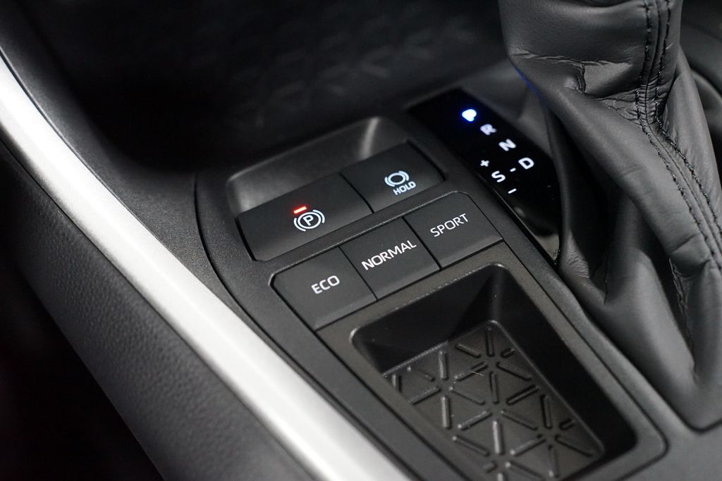 Thumbnail: 2025 Toyota RAV4 - 22