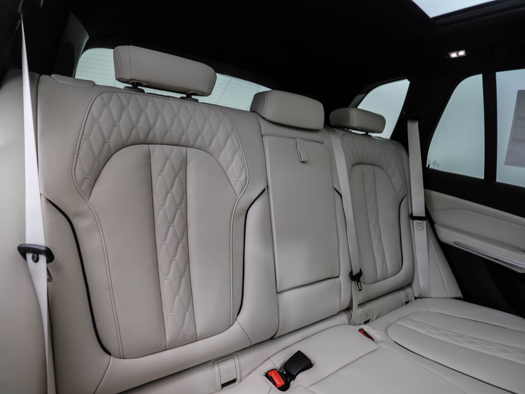 2026 BMW X5 xDrive50e 26
